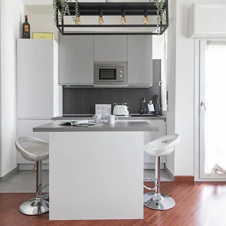 Italianway - Lorenteggio 30 * Mediolan