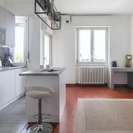 Italianway - Lorenteggio 30 * Mediolan