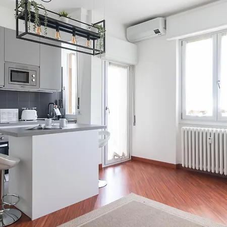 Italianway - Lorenteggio 30 Mediolan